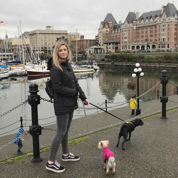 Meet your Posher, Amanda - Picture 1 of 1